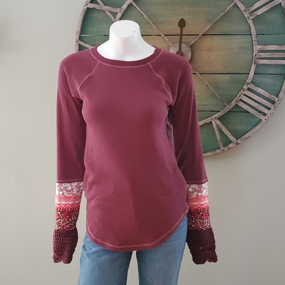 Free People in the mix cuff top - Picture 4 of 16